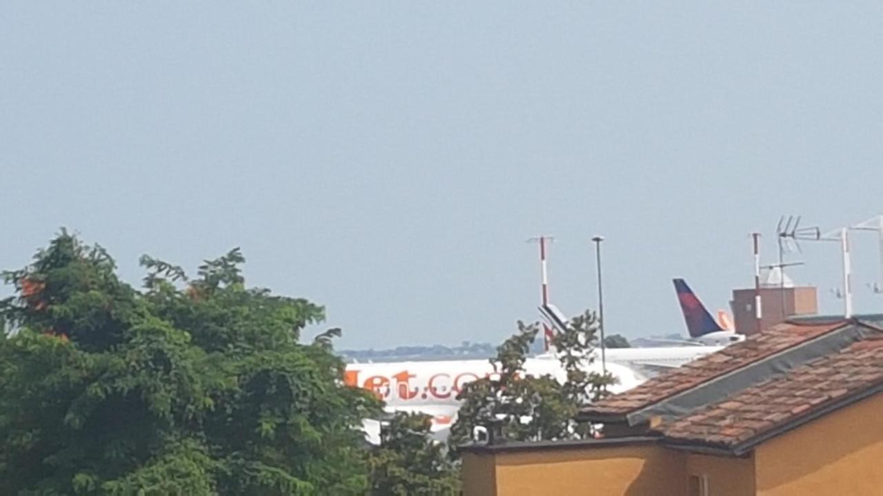B&B "Gabriel&Melissa" Airport View - Nuova - Ristrutturato Gennaio 2022 Tessera Exteriör bild
