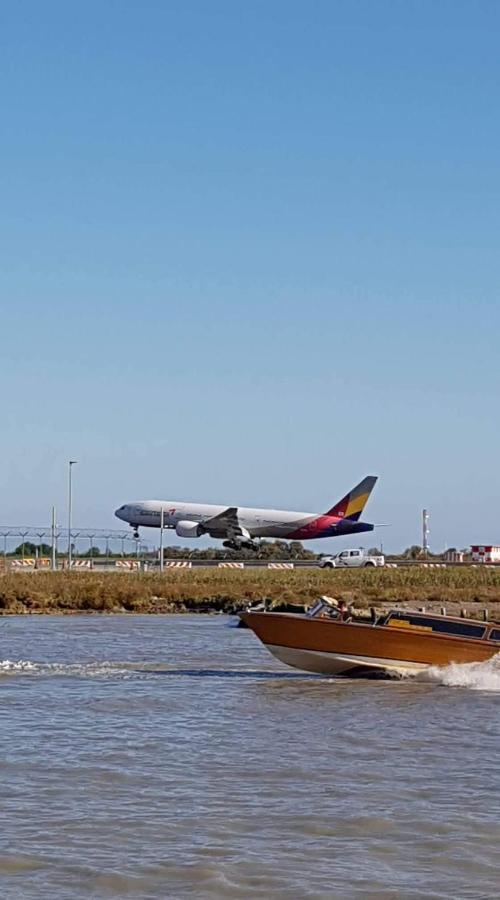 B&B "Gabriel&Melissa" Airport View - Nuova - Ristrutturato Gennaio 2022 Tessera Exteriör bild