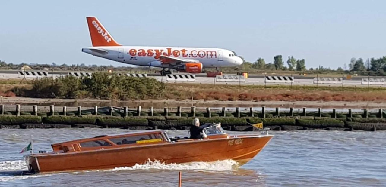 B&B "Gabriel&Melissa" Airport View - Nuova - Ristrutturato Gennaio 2022 Tessera Exteriör bild