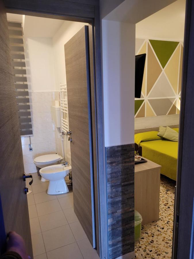B&B "Gabriel&Melissa" Airport View - Nuova - Ristrutturato Gennaio 2022 Tessera Exteriör bild